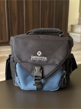 Samsonite Black and Blue Compact Camera Case